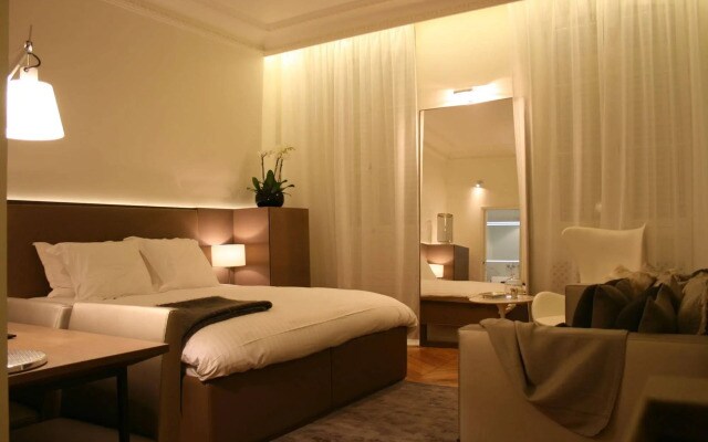 Cirque Deluxe Studio Apartment