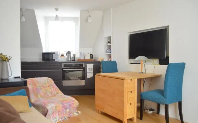 Top Floor Flat Near Bastille