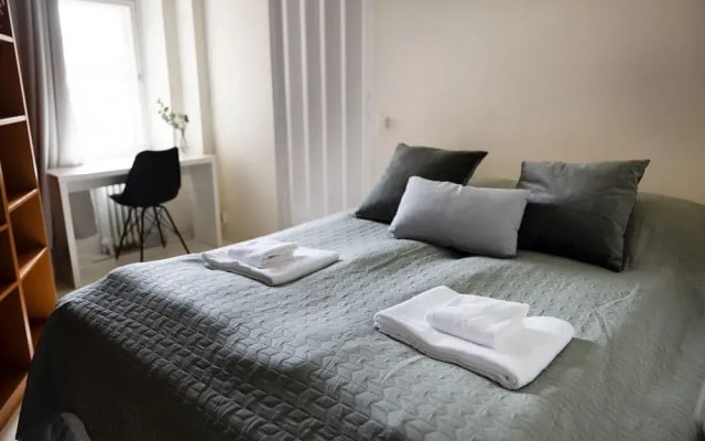 2ndhomes Cozy 2BR Home w Balcony & Sauna