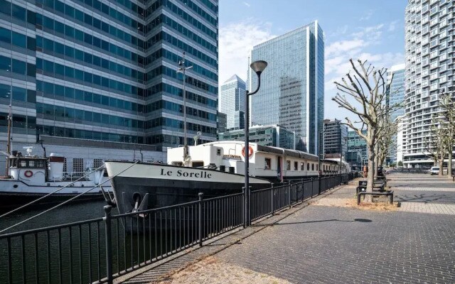 Luxury Canary Wharf House Boat Room 6