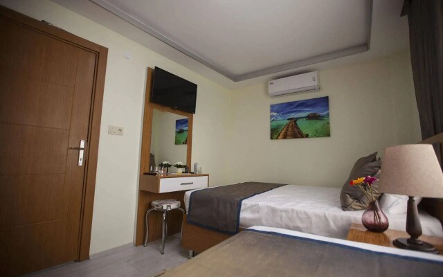 Golden Saray Apart