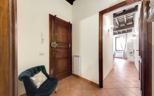 Elegant Apartment Behind the Colosseum