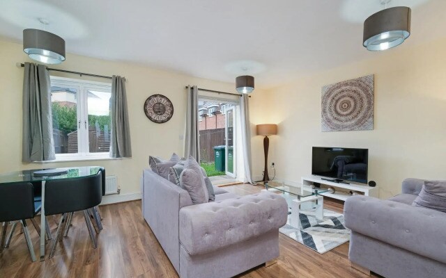London Heathrow Living Holywell Serviced House B