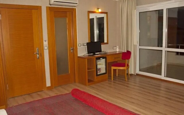 Dragos Island Hotel