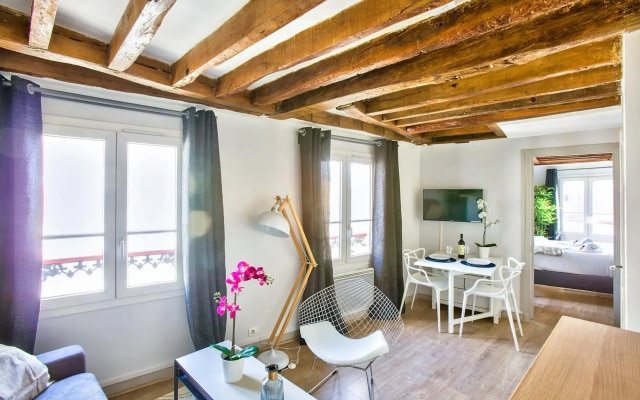 B 841 - Saint Germain des Près - Spacieux appartement