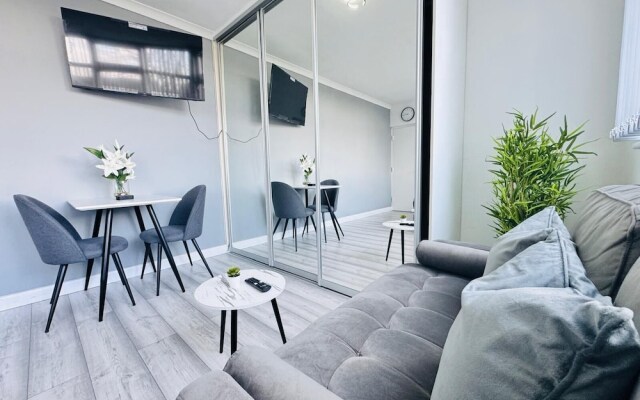 Home Studio  Free Parking Prime Location
