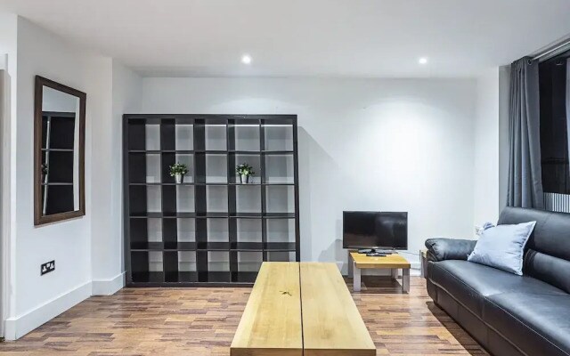 2 Bed Apartment Near Bow Road Station