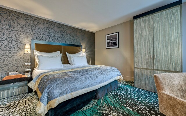 The One Alma Paris