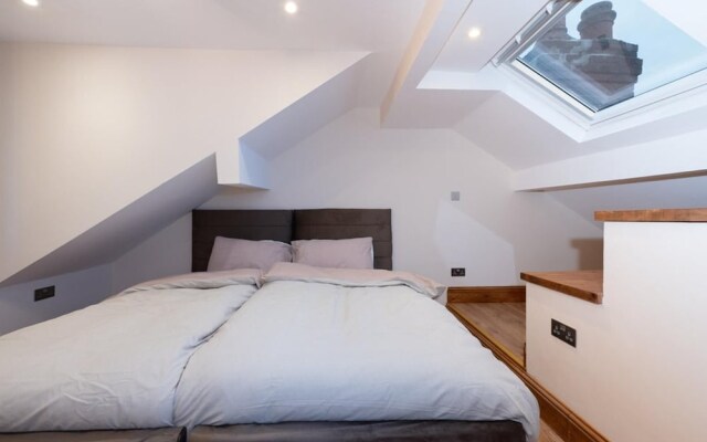 Tranquil Stoke-on-trent 4bed, 2 Bath, Parking