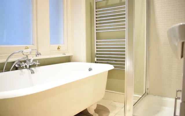 2 Bedroom Apartment Near Hammersmith