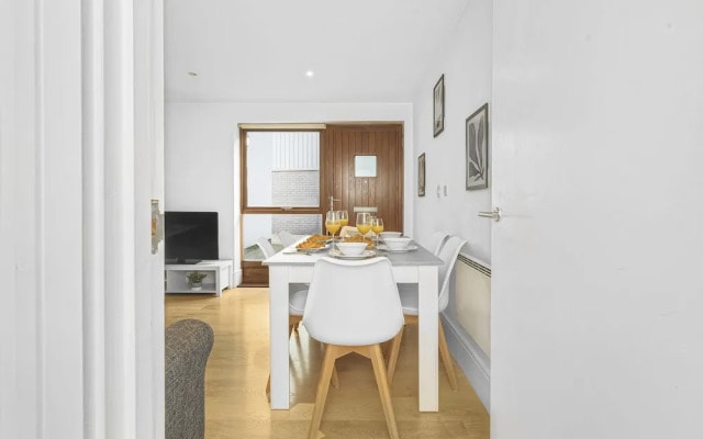 King's Cross Apartment with Terrace