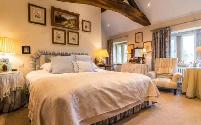 Charming 3-bed House in Halifax w/ Private Garden