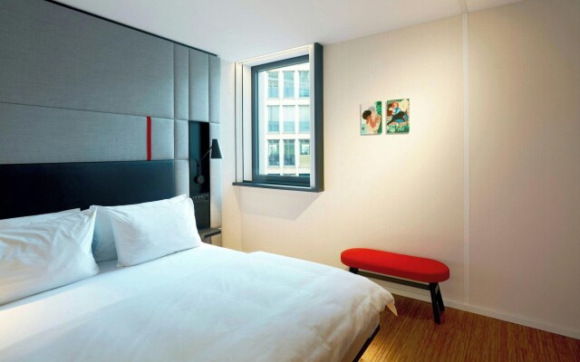 Отель citizenM Paris Champs-Élysées