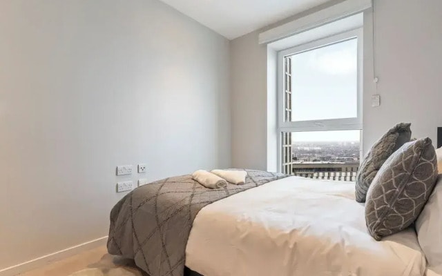 Elegant 2 Bed Apartment Within Many Attractions