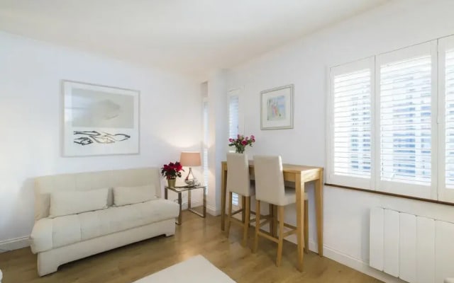 Sublime 1 bed flat with Thames view