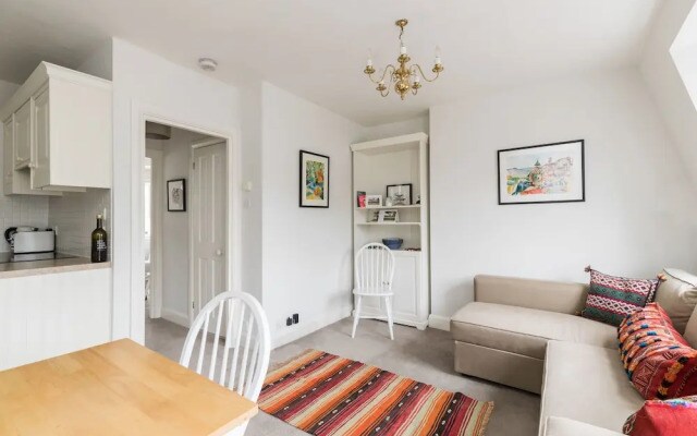 JOIVY Pimlico Flat with Terrace for 3