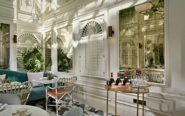 100 Queen's Gate Hotel London Kensington, Curio Collection by Hilton