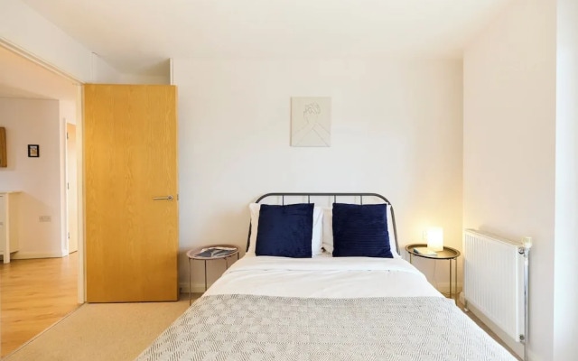 The Queensland Sanctuary - Trendy 2bdr Flat With Terrace