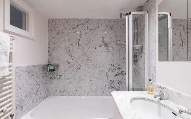 Fabulous 4-Bed House in Fulham with Garden!