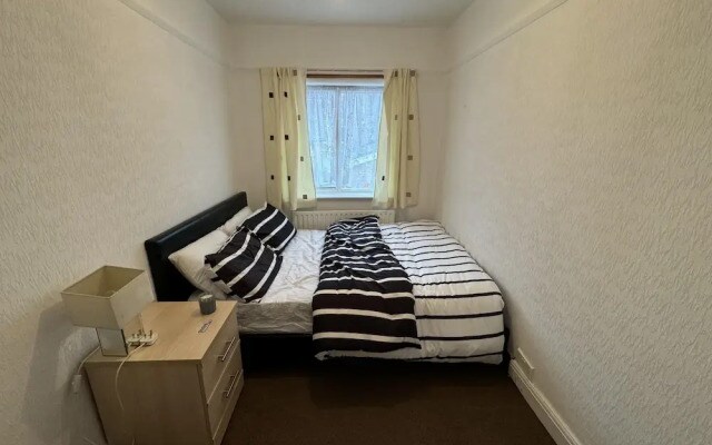 Charming Stoke House With 2 Nice Bedrooms
