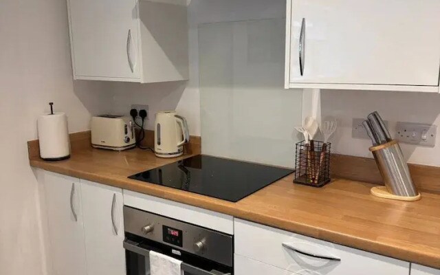 Hull 1-bed Apt, Sleeps 4 With Wi-fi