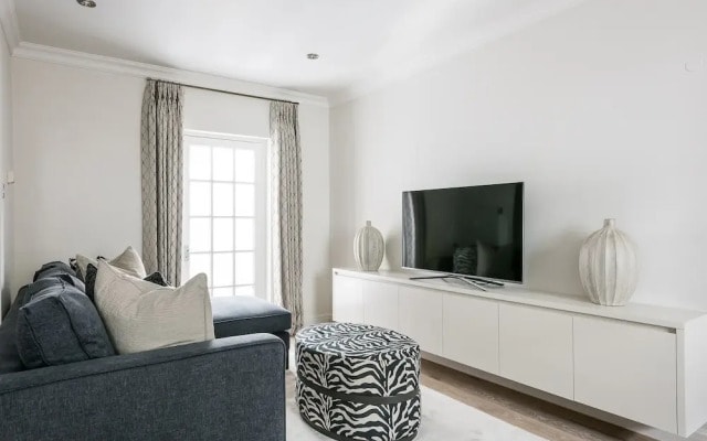 Ultra luxurious London home for 5-7