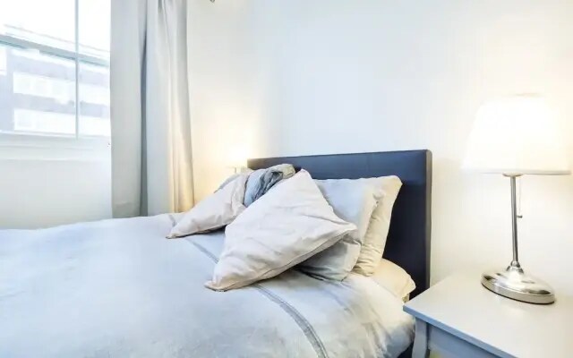 Top Floor Compact Apartment Notting Hill