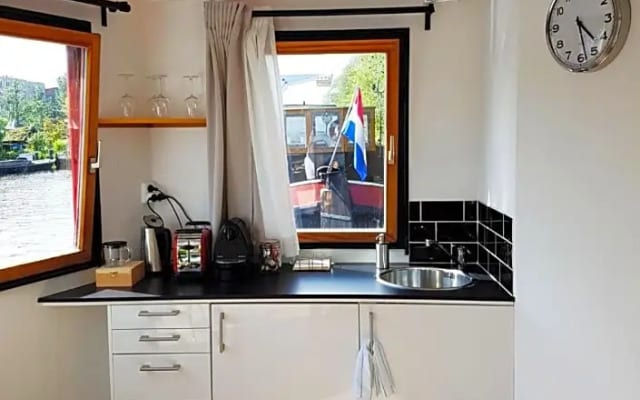 Houseboat Concordia B&B