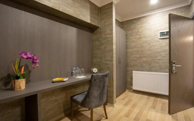 La VIE Suite Hotel
