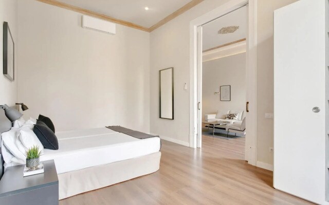 Condal in Barcelona with 3 bedrooms and 2 bathrooms