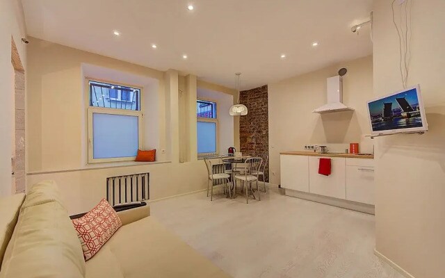 Home4day Central 2 Bedroom Apartment on Griboyedova