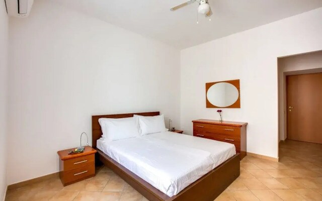Large and Bright Flat in a Great Area
