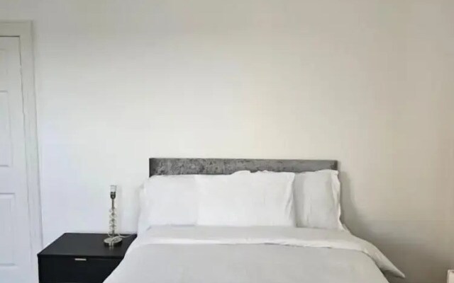 The Richmond Park Apartment