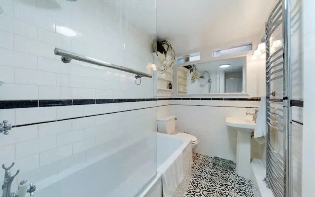 The Clapham Apartment With Private Patio