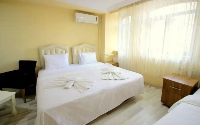 MAXi HOTEL