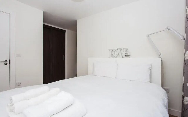 Convenient & Charming 2bd Apartment With Balcony