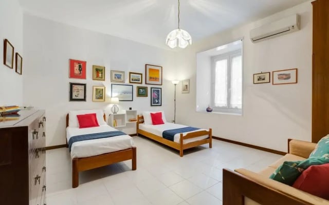 Nice and Bright 2 Beds Flat Near San Giovanni