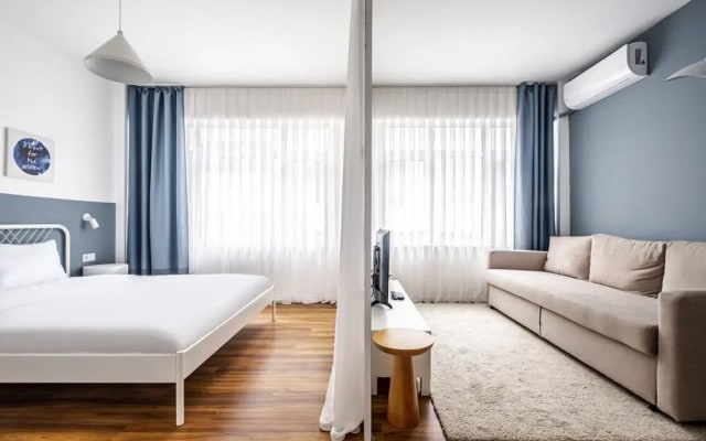 Sleek Studio Flat With Central Location in Kadikoy