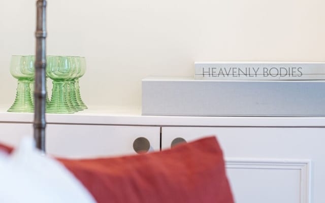 Elegant Flat Near Notting Hill by Underthedoormat