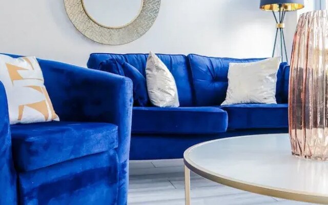 Luxurious 1 Bed Apartment - Free Wifi and Parking
