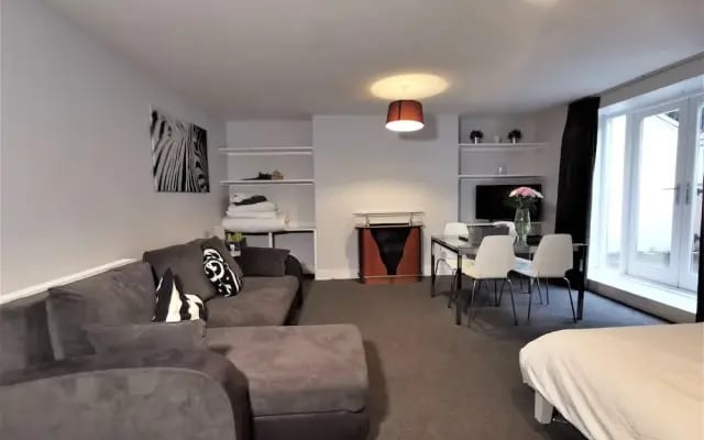 Spacious 2 bed flat in Camden