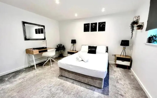 Remarkable 2-bed Apartment in Liverpool