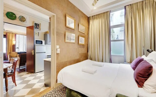 Historic Elegance in the Heart of Marais - 6p/2br
