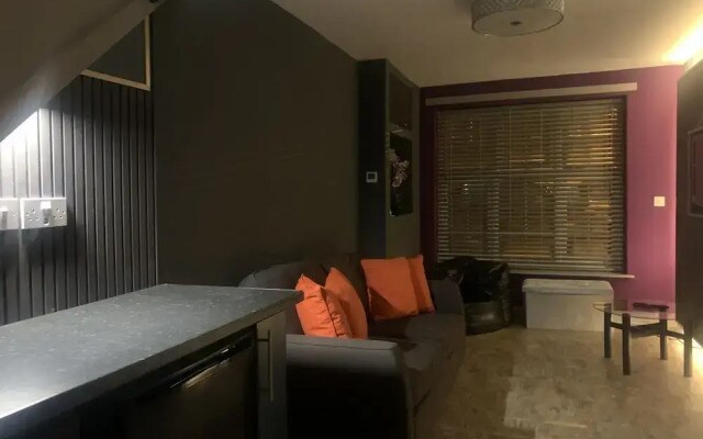 Comfortable 1-bed Apartment in Liverpool Sleeps 4