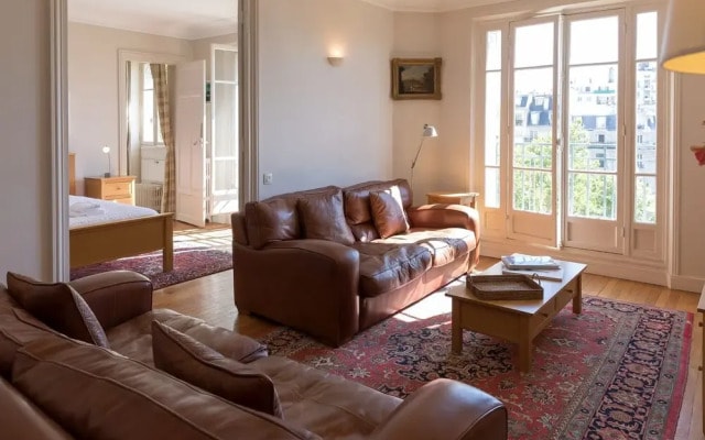 Eiffel Park Peaceful 1 Bedroom Apt Near the Eiffel Tower