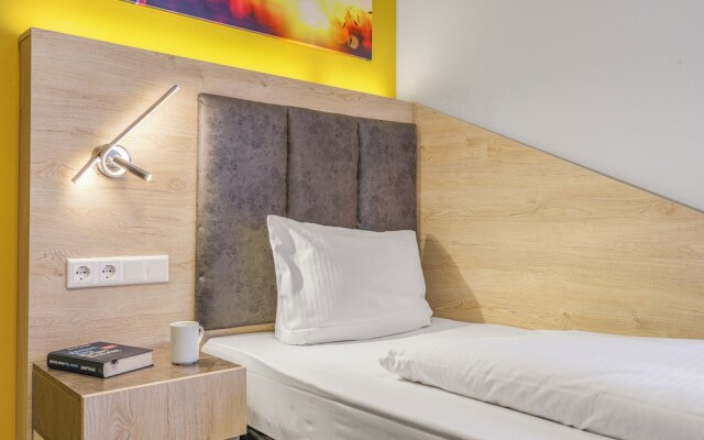 XZLLENZ Hotel