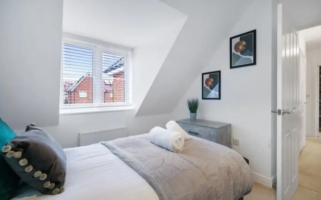 Luxury 5 bedroom Serviced Hse Leavesden