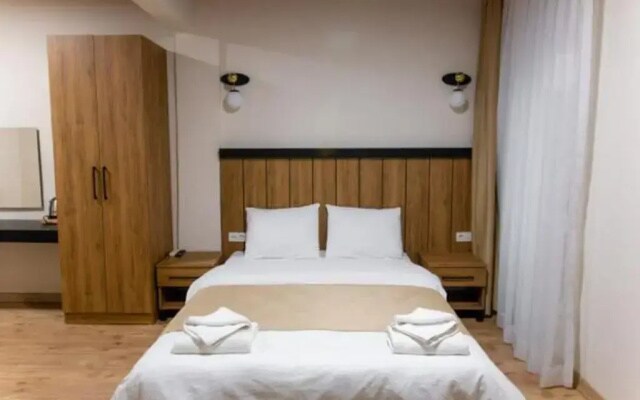 La Pera Suites