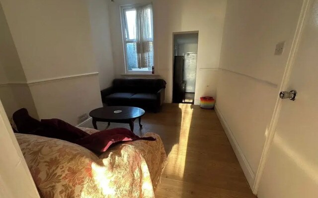 Cosy Croydon Apartment - Close to City Centre
