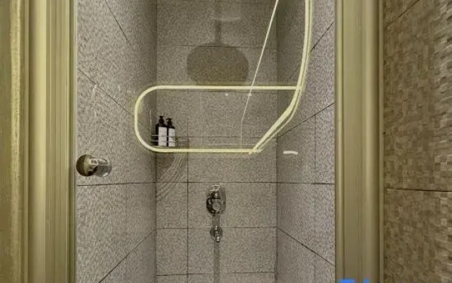Taksim Square—1BR Deluxe Suite 04